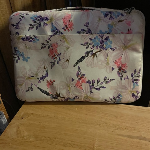 kinmac case for MacBook used but in excellent condition - Picture 2 of 3